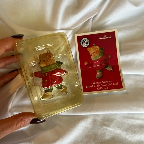 Hallmark Keepsake Ornament Gracie Skates - Picture 3 of 4